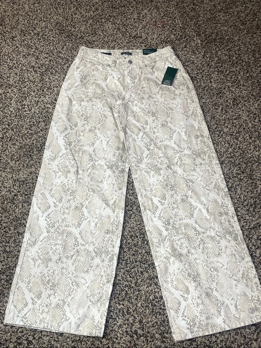 Wild Fable Low Rise Baggy Wide Leg Snake-Print Jeans White Tan Var Sizes | NWT - Picture 3 of 9